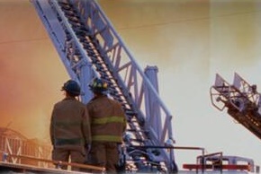  名牌高端对讲机在高层写字楼地下车库和地上就不能通信，正常吗？